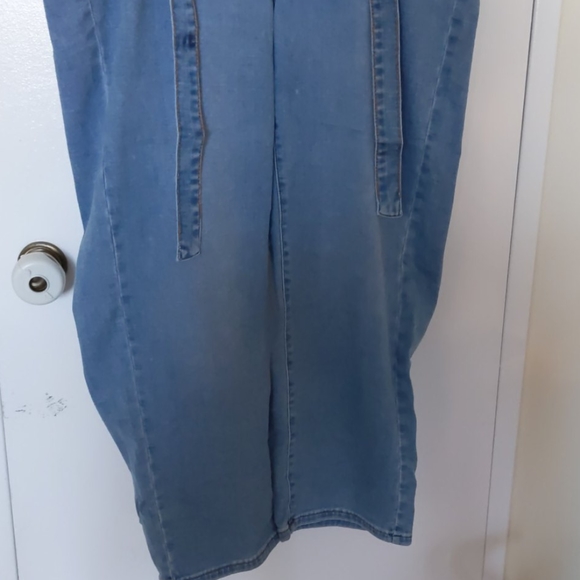 Straight leg, high-waisted jeans - Picture 2 of 2